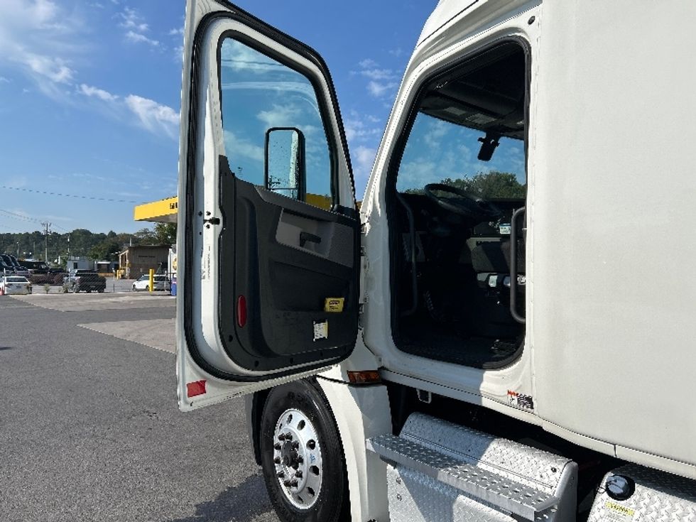 Sleeper Tractor-Heavy Duty Tractors-Freightliner-2020-T12664ST-Dalton-GA-580,585\n\t\tmiles-$ 55,750 - Image 9