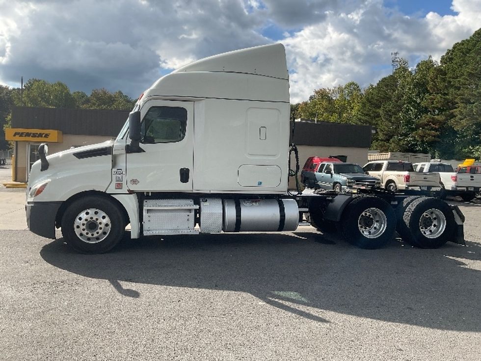 2020 Freightliner Cascadia 126" Sleeper Cab photo 4