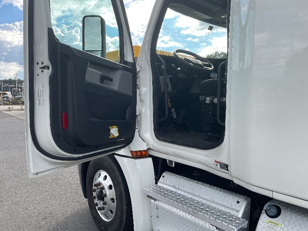 Sleeper Tractor-Heavy Duty Tractors-Freightliner-2020-T12664ST-Dalton-GA-651,085\n\t\tmiles-$ 53,000 - Image 9