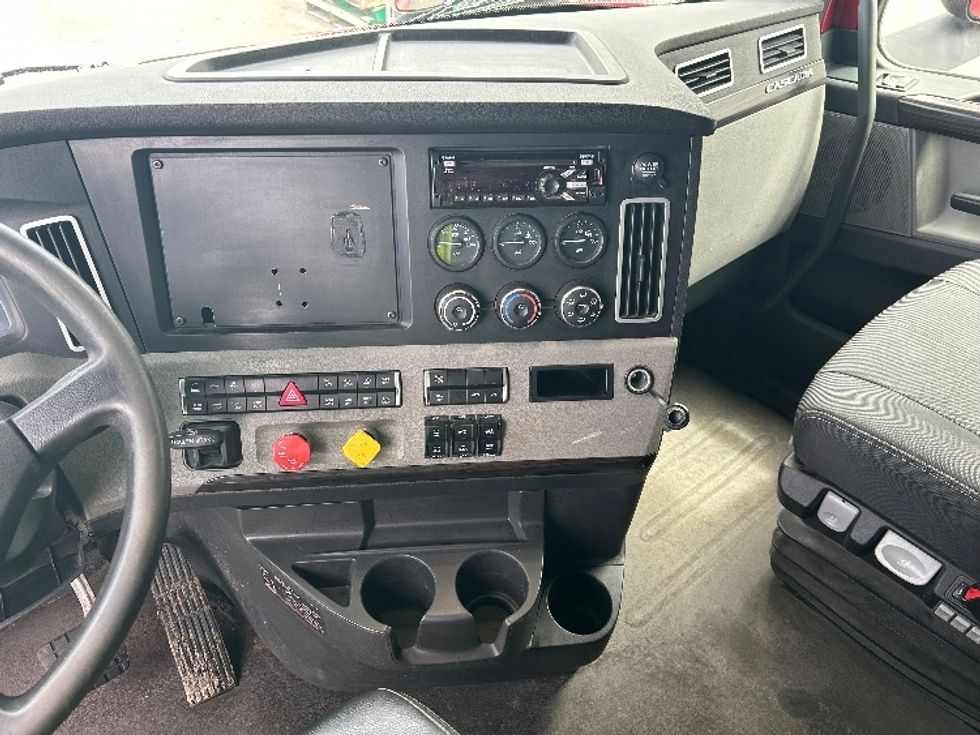 Sleeper Tractor-Heavy Duty Tractors-Freightliner-2020-T12664ST-Dartmouth-NS-333,482\n\t\tkm-$ 102,000 - Image 12