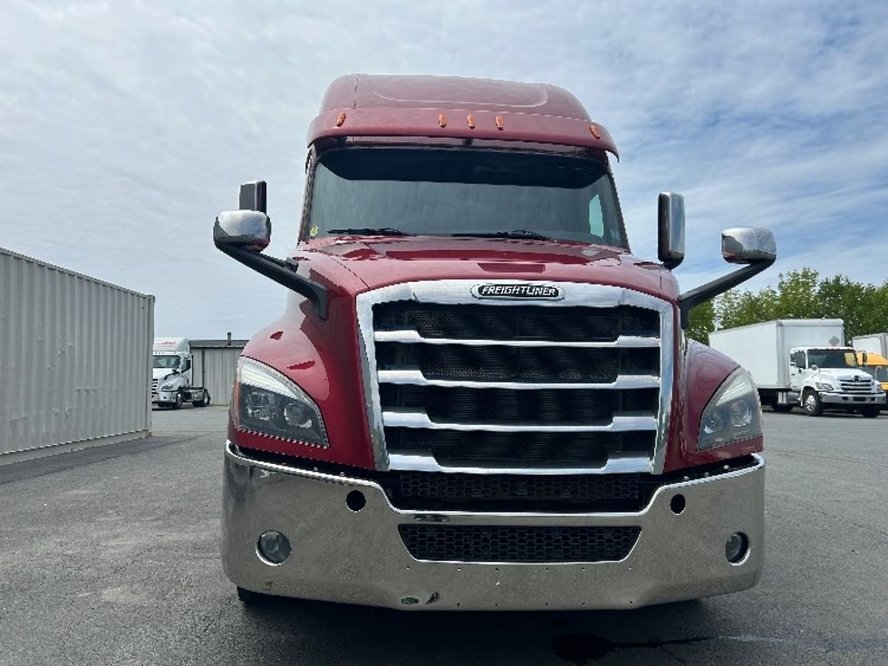 Sleeper Tractor-Heavy Duty Tractors-Freightliner-2020-T12664ST-Dartmouth-NS-333,482\n\t\tkm-$ 102,000 - Image 2