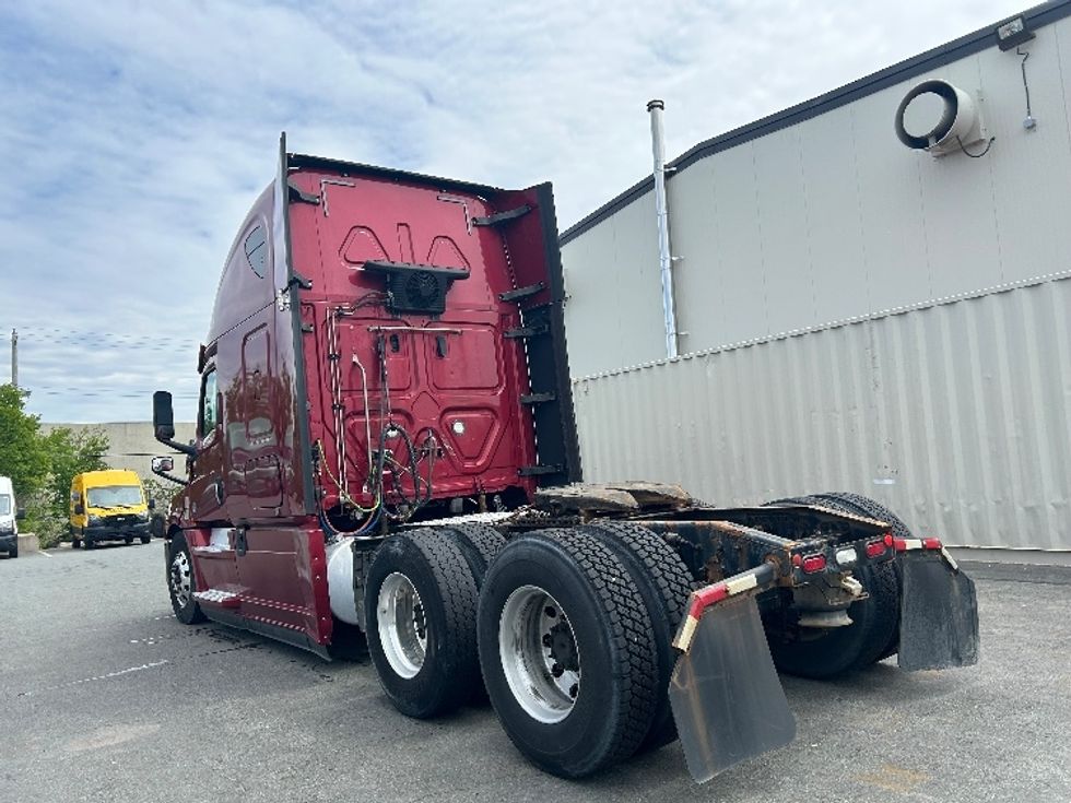 Sleeper Tractor-Heavy Duty Tractors-Freightliner-2020-T12664ST-Dartmouth-NS-333,482\n\t\tkm-$ 102,000 - Image 5