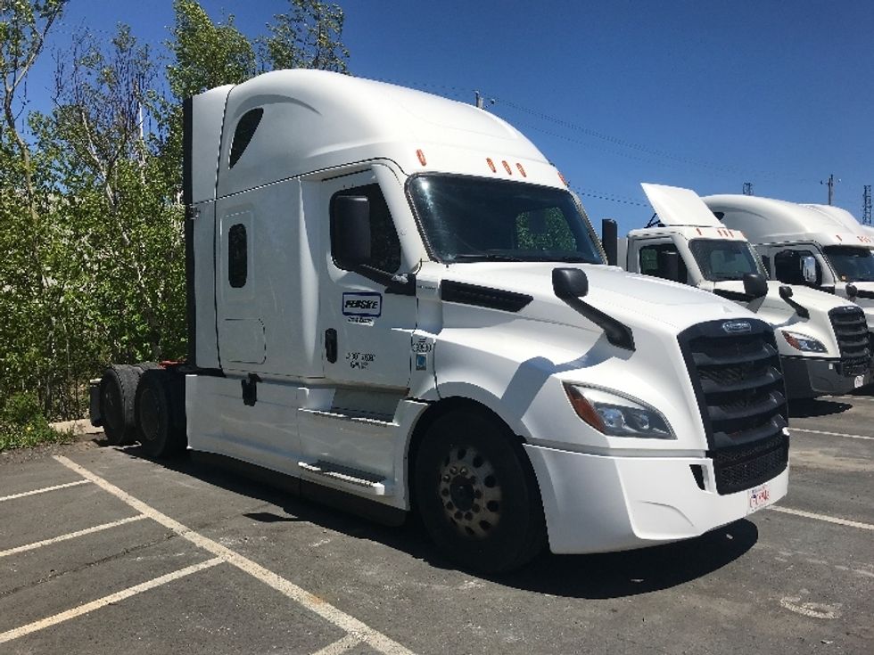Sleeper Tractor-Heavy Duty Tractors-Freightliner-2020-T12664ST-Dartmouth-NS-847,487\n\t\tkm-$ 76,000 - Image 1