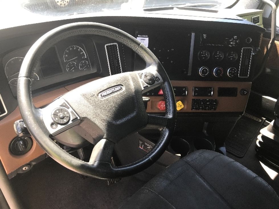 Sleeper Tractor-Heavy Duty Tractors-Freightliner-2020-T12664ST-Dartmouth-NS-847,487\n\t\tkm-$ 76,000 - Image 11