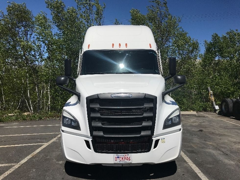 Sleeper Tractor-Heavy Duty Tractors-Freightliner-2020-T12664ST-Dartmouth-NS-847,487\n\t\tkm-$ 76,000 - Image 2