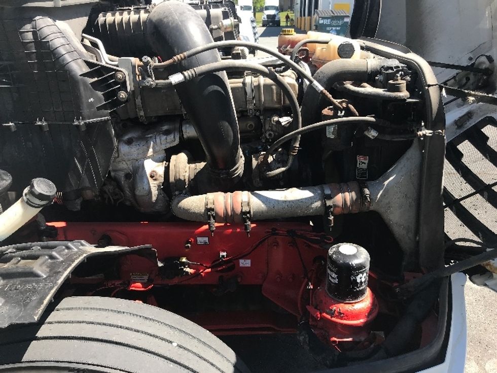 Sleeper Tractor-Heavy Duty Tractors-Freightliner-2020-T12664ST-Dartmouth-NS-847,487\n\t\tkm-$ 76,000 - Image 20