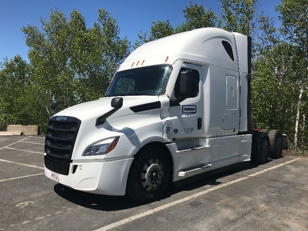 Sleeper Tractor-Heavy Duty Tractors-Freightliner-2020-T12664ST-Dartmouth-NS-847,487\n\t\tkm-$ 76,000 - Image 3