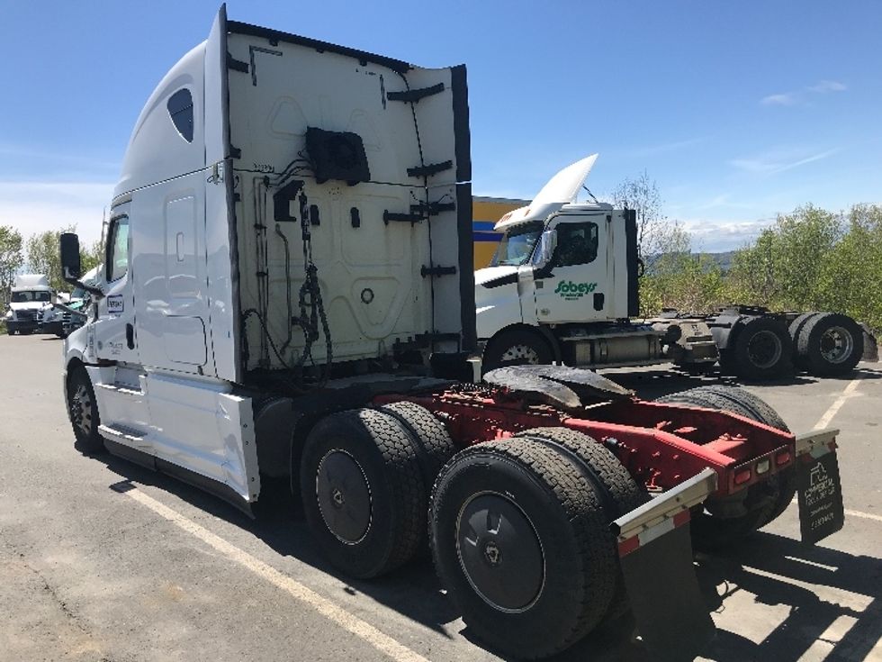 Sleeper Tractor-Heavy Duty Tractors-Freightliner-2020-T12664ST-Dartmouth-NS-847,487\n\t\tkm-$ 76,000 - Image 5