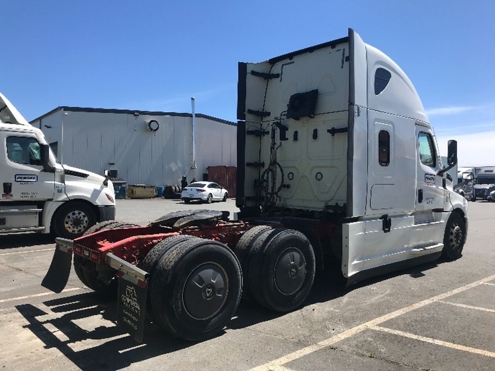 Sleeper Tractor-Heavy Duty Tractors-Freightliner-2020-T12664ST-Dartmouth-NS-847,487\n\t\tkm-$ 76,000 - Image 7