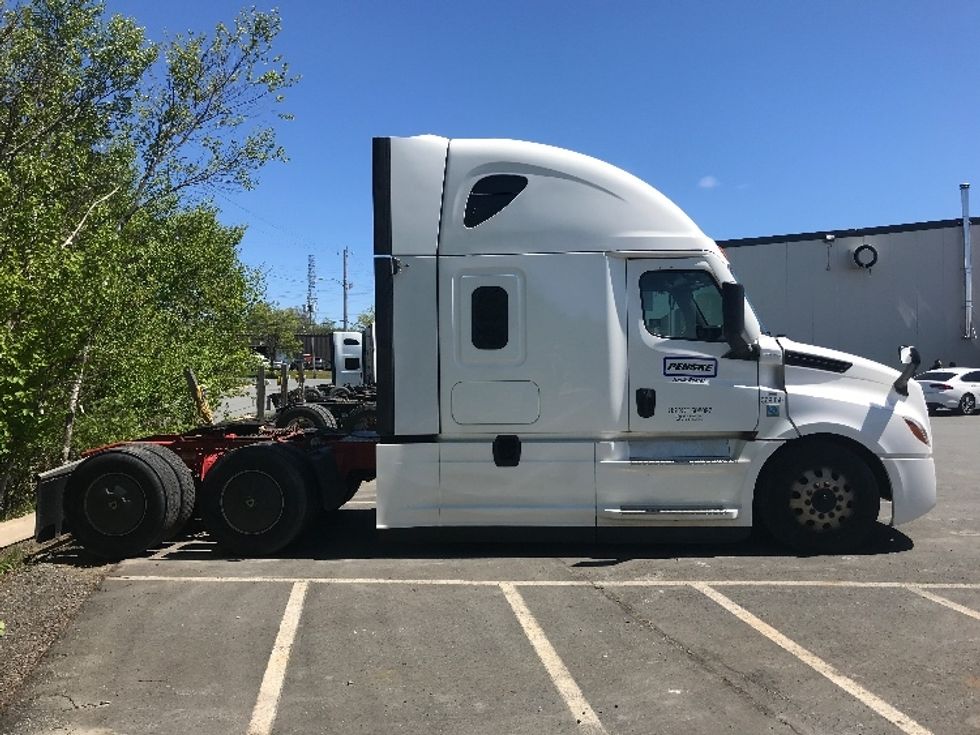 Sleeper Tractor-Heavy Duty Tractors-Freightliner-2020-T12664ST-Dartmouth-NS-847,487\n\t\tkm-$ 76,000 - Image 8