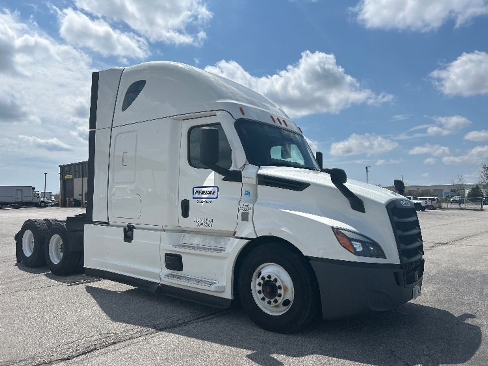 Sleeper Tractor-Heavy Duty Tractors-Freightliner-2020-T12664ST-Davenport-IA-547,157\n\t\tmiles-$ 59,250 - Image 1