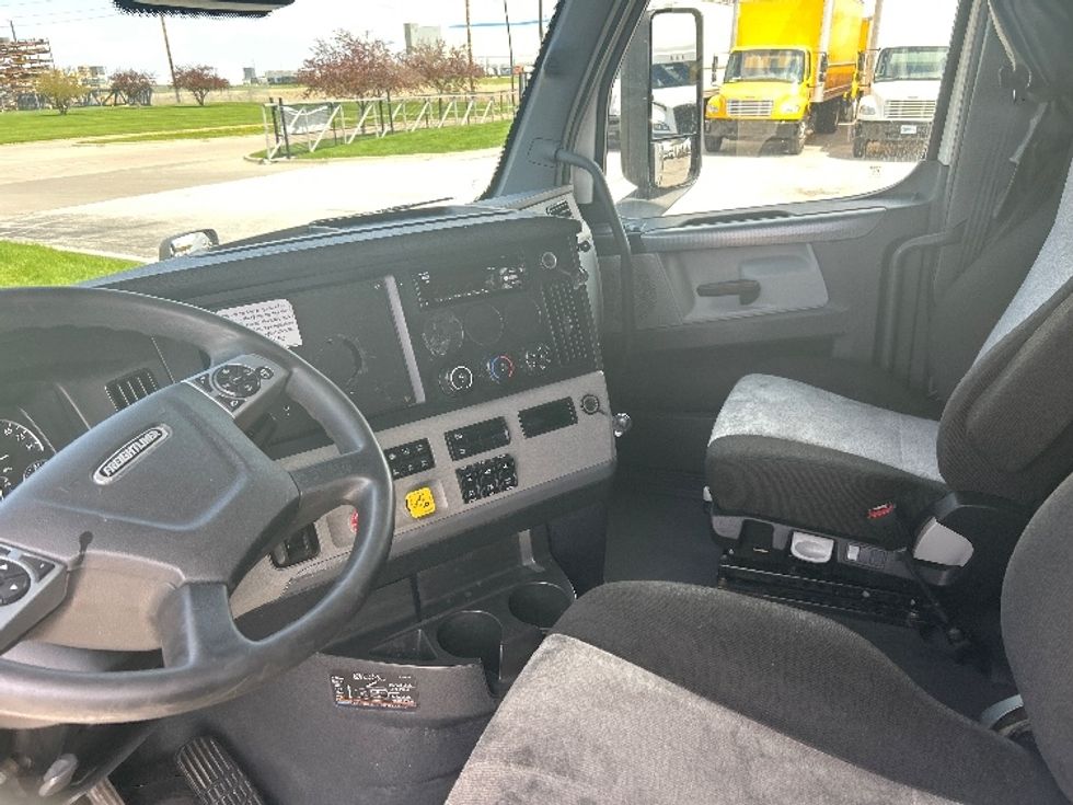 Sleeper Tractor-Heavy Duty Tractors-Freightliner-2020-T12664ST-Davenport-IA-547,157\n\t\tmiles-$ 59,250 - Image 10