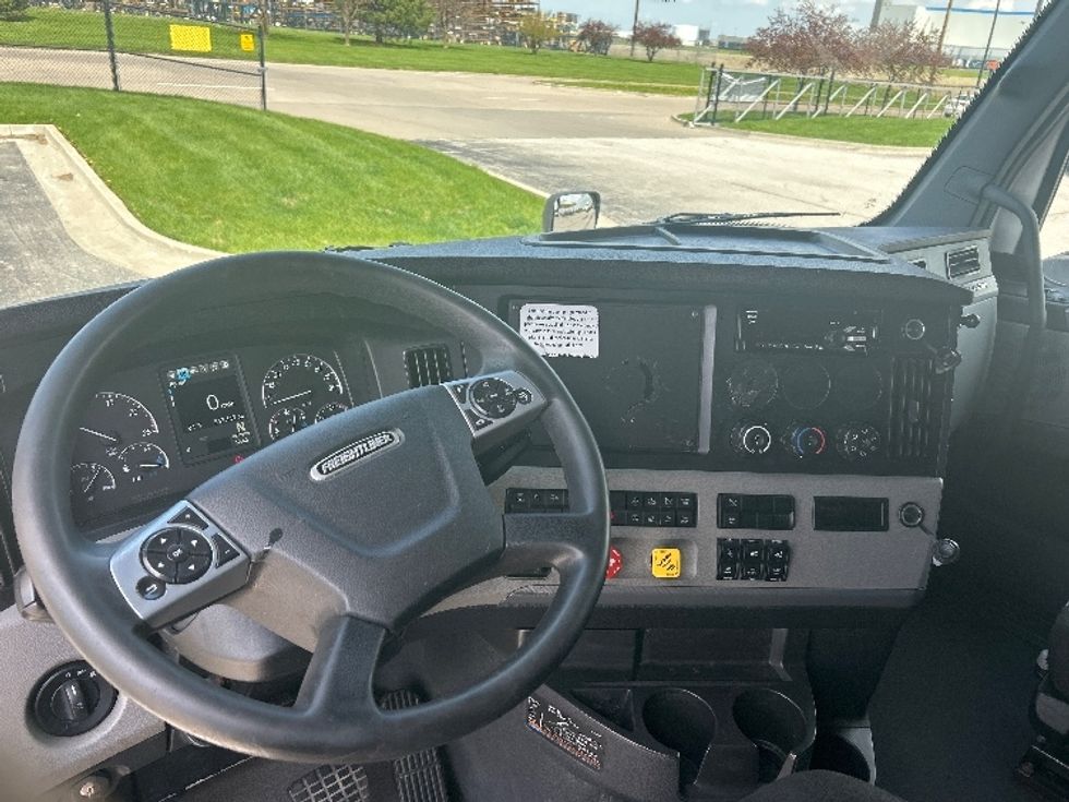 Sleeper Tractor-Heavy Duty Tractors-Freightliner-2020-T12664ST-Davenport-IA-547,157\n\t\tmiles-$ 59,250 - Image 11