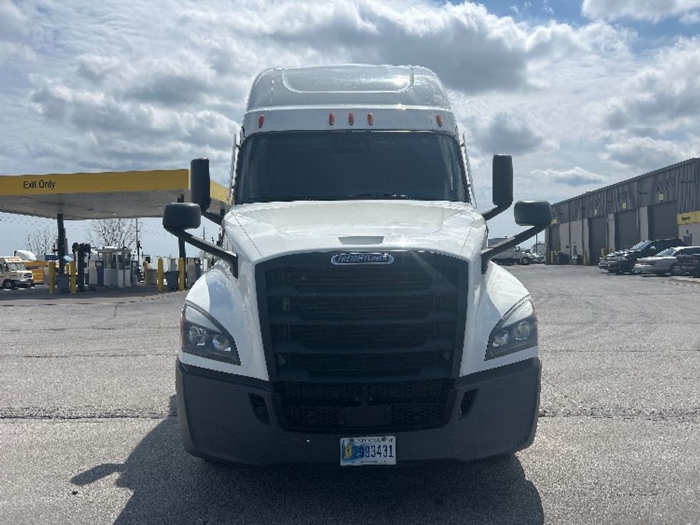 Sleeper Tractor-Heavy Duty Tractors-Freightliner-2020-T12664ST-Davenport-IA-547,157\n\t\tmiles-$ 59,250 - Image 2