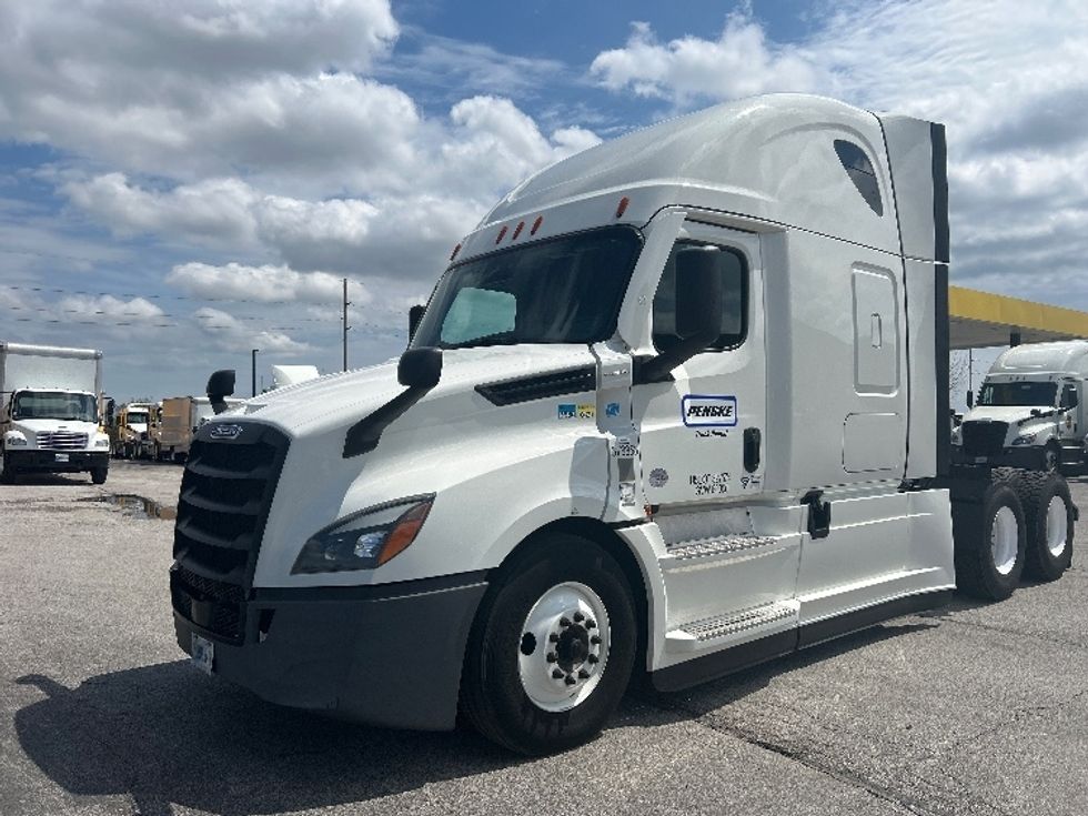 Sleeper Tractor-Heavy Duty Tractors-Freightliner-2020-T12664ST-Davenport-IA-547,157\n\t\tmiles-$ 59,250 - Image 3