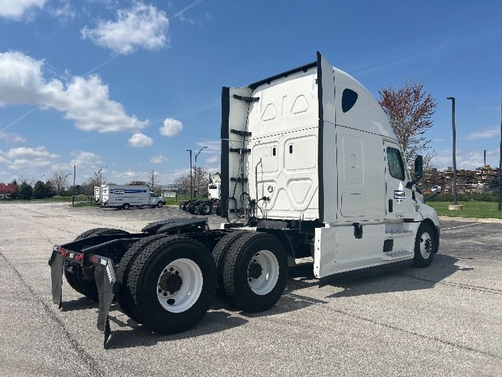 Sleeper Tractor-Heavy Duty Tractors-Freightliner-2020-T12664ST-Davenport-IA-547,157\n\t\tmiles-$ 59,250 - Image 7