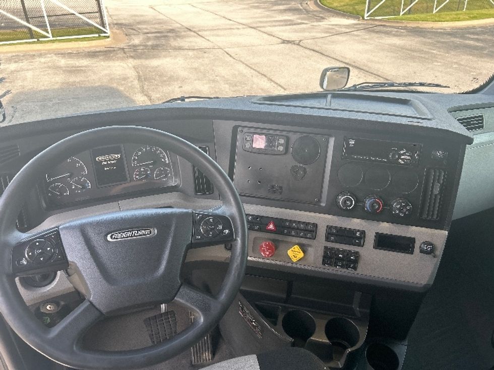 Sleeper Tractor-Heavy Duty Tractors-Freightliner-2020-T12664ST-Davenport-IA-566,486\n\t\tmiles-$ 59,750 - Image 11