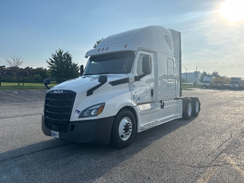 2020 Freightliner Cascadia 126" Sleeper Cab photo 3