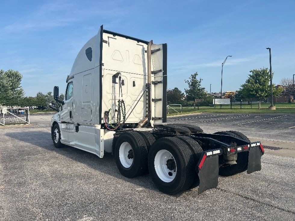 Sleeper Tractor-Heavy Duty Tractors-Freightliner-2020-T12664ST-Davenport-IA-566,486\n\t\tmiles-$ 59,750 - Image 5