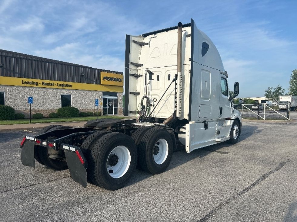 Sleeper Tractor-Heavy Duty Tractors-Freightliner-2020-T12664ST-Davenport-IA-566,486\n\t\tmiles-$ 59,750 - Image 7
