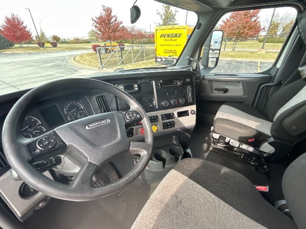 Sleeper Tractor-Heavy Duty Tractors-Freightliner-2020-T12664ST-Davenport-IA-649,000\n\t\tmiles-$ 52,250 - Image 10