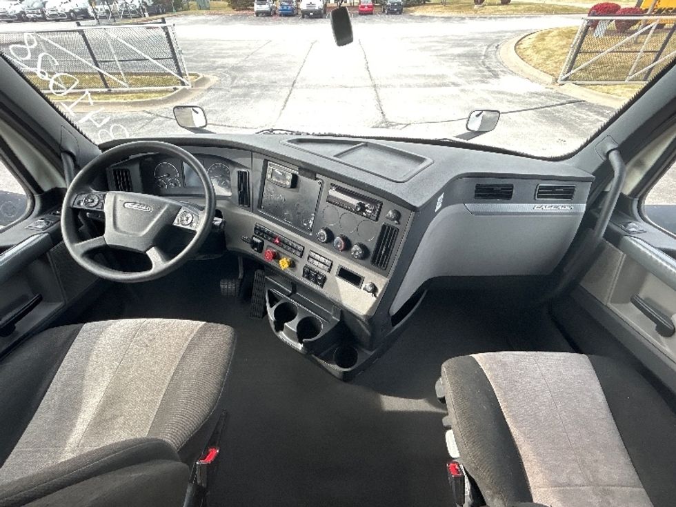 Sleeper Tractor-Heavy Duty Tractors-Freightliner-2020-T12664ST-Davenport-IA-649,000\n\t\tmiles-$ 52,250 - Image 12