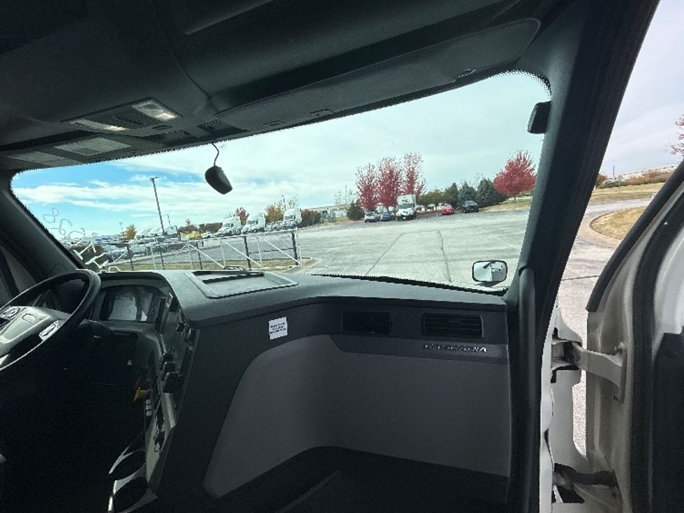 Sleeper Tractor-Heavy Duty Tractors-Freightliner-2020-T12664ST-Davenport-IA-649,000\n\t\tmiles-$ 52,250 - Image 14