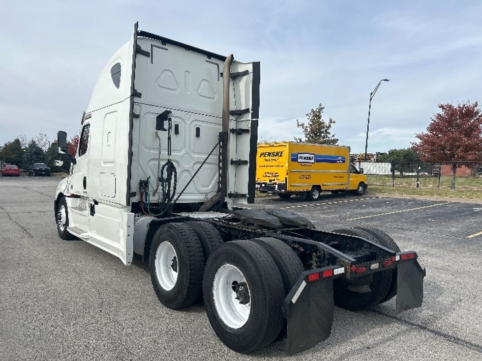 Sleeper Tractor-Heavy Duty Tractors-Freightliner-2020-T12664ST-Davenport-IA-649,000\n\t\tmiles-$ 52,250 - Image 5