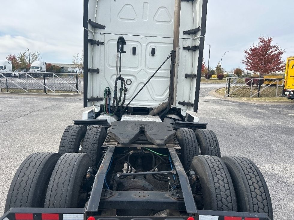 Sleeper Tractor-Heavy Duty Tractors-Freightliner-2020-T12664ST-Davenport-IA-649,000\n\t\tmiles-$ 52,250 - Image 6