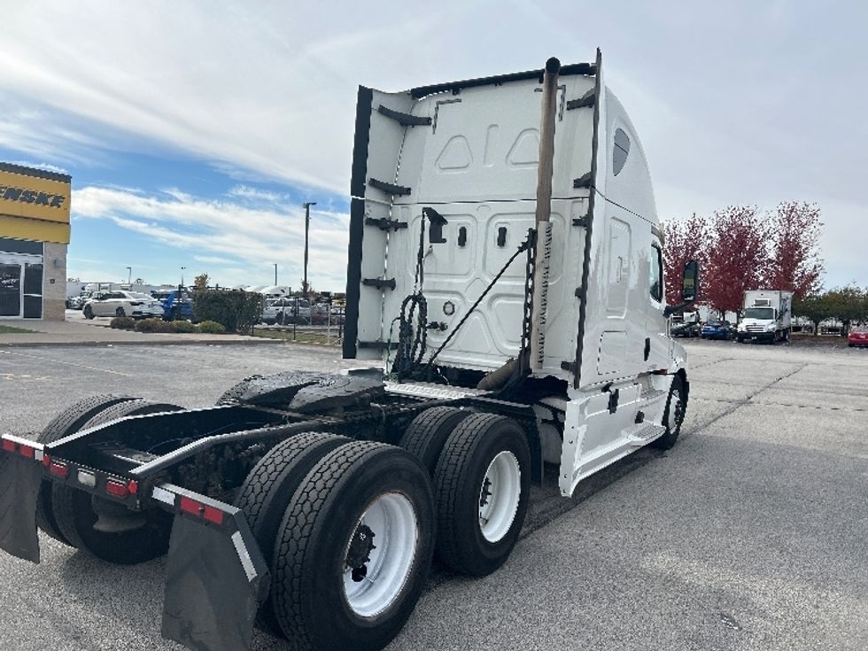 Sleeper Tractor-Heavy Duty Tractors-Freightliner-2020-T12664ST-Davenport-IA-649,000\n\t\tmiles-$ 52,250 - Image 7