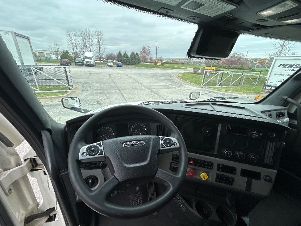 Sleeper Tractor-Heavy Duty Tractors-Freightliner-2020-T12664ST-Davenport-IA-697,621\n\t\tmiles-$ 42,250 - Image 11