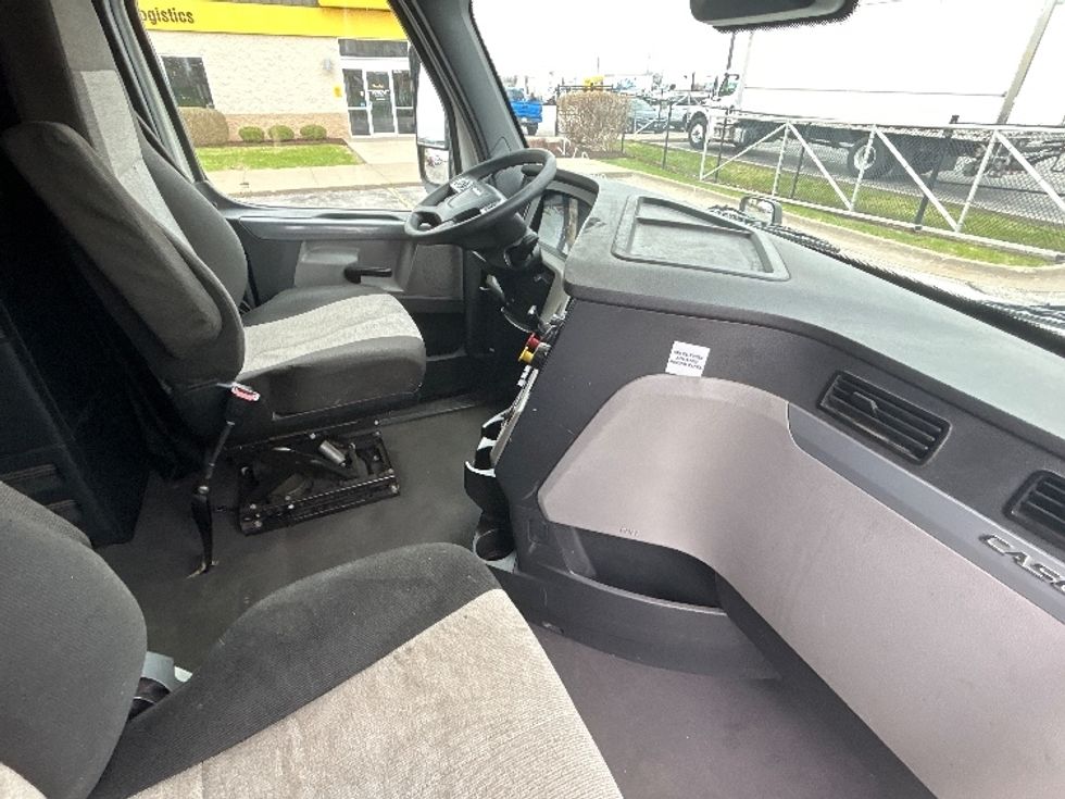 Sleeper Tractor-Heavy Duty Tractors-Freightliner-2020-T12664ST-Davenport-IA-697,621\n\t\tmiles-$ 42,250 - Image 15