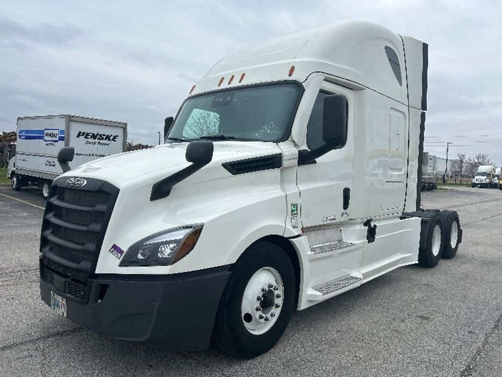 Sleeper Tractor-Heavy Duty Tractors-Freightliner-2020-T12664ST-Davenport-IA-697,621\n\t\tmiles-$ 42,250 - Image 3