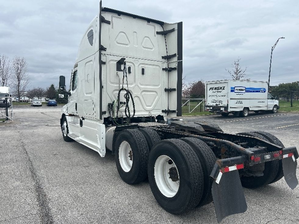 Sleeper Tractor-Heavy Duty Tractors-Freightliner-2020-T12664ST-Davenport-IA-697,621\n\t\tmiles-$ 42,250 - Image 5