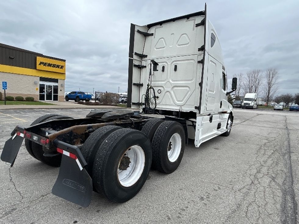 Sleeper Tractor-Heavy Duty Tractors-Freightliner-2020-T12664ST-Davenport-IA-697,621\n\t\tmiles-$ 42,250 - Image 7