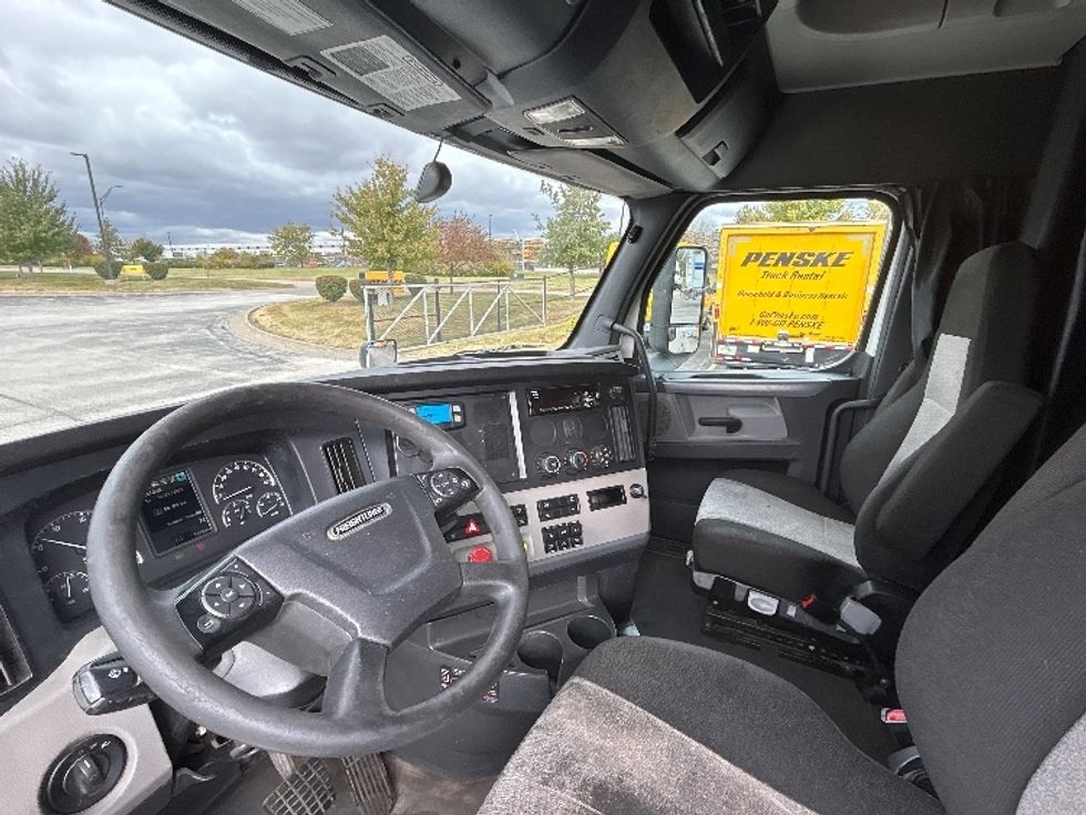 Sleeper Tractor-Heavy Duty Tractors-Freightliner-2020-T12664ST-Davenport-IA-790,000\n\t\tmiles-$ 41,500 - Image 10