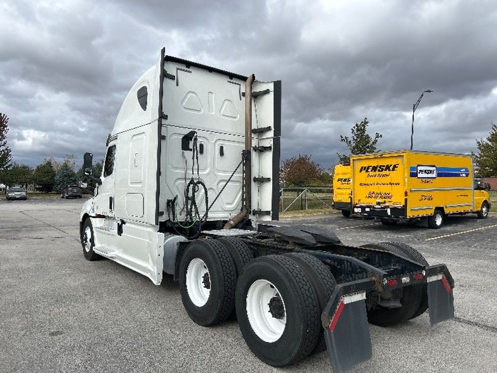Sleeper Tractor-Heavy Duty Tractors-Freightliner-2020-T12664ST-Davenport-IA-790,000\n\t\tmiles-$ 41,500 - Image 5