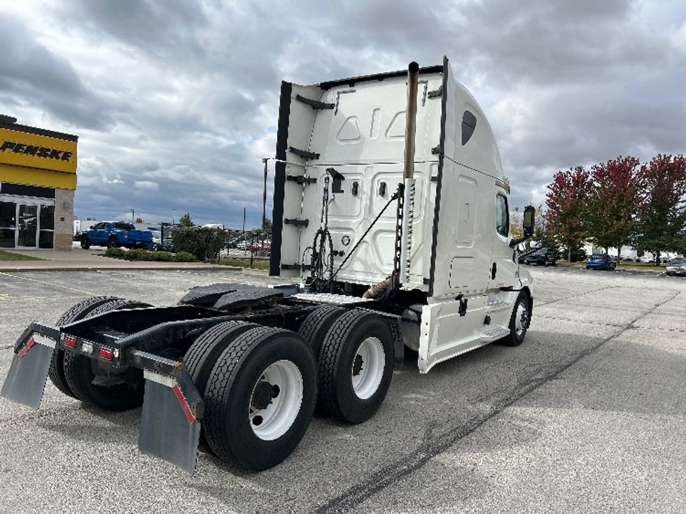 Sleeper Tractor-Heavy Duty Tractors-Freightliner-2020-T12664ST-Davenport-IA-790,000\n\t\tmiles-$ 41,500 - Image 7
