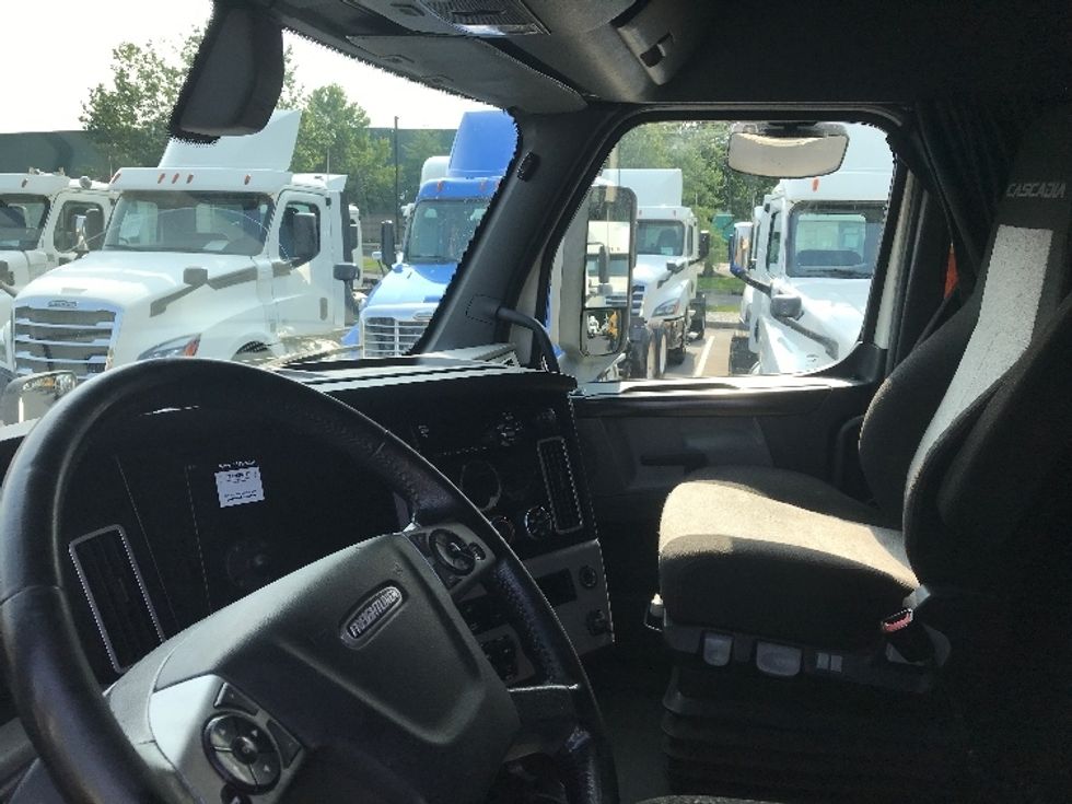 Sleeper Tractor-Heavy Duty Tractors-Freightliner-2020-T12664ST-Dayton-NJ-585,809\n\t\tmiles-$ 56,750 - Image 10