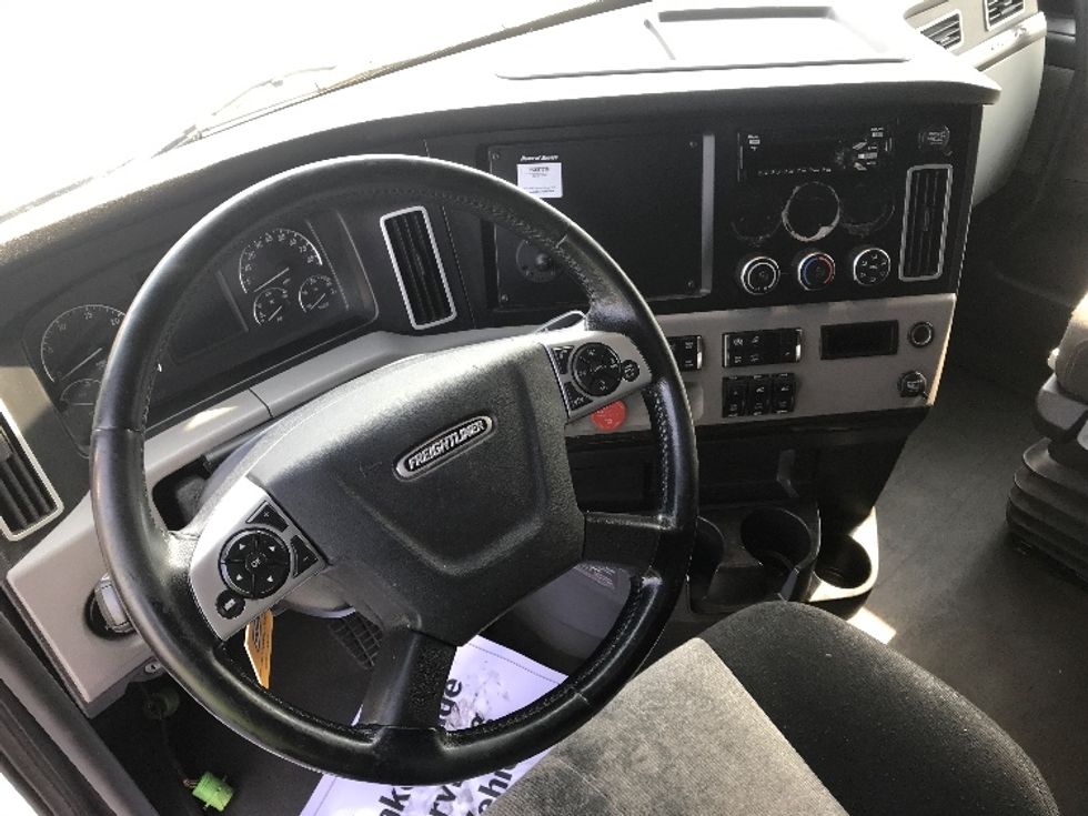 Sleeper Tractor-Heavy Duty Tractors-Freightliner-2020-T12664ST-Dayton-NJ-585,809\n\t\tmiles-$ 56,750 - Image 11