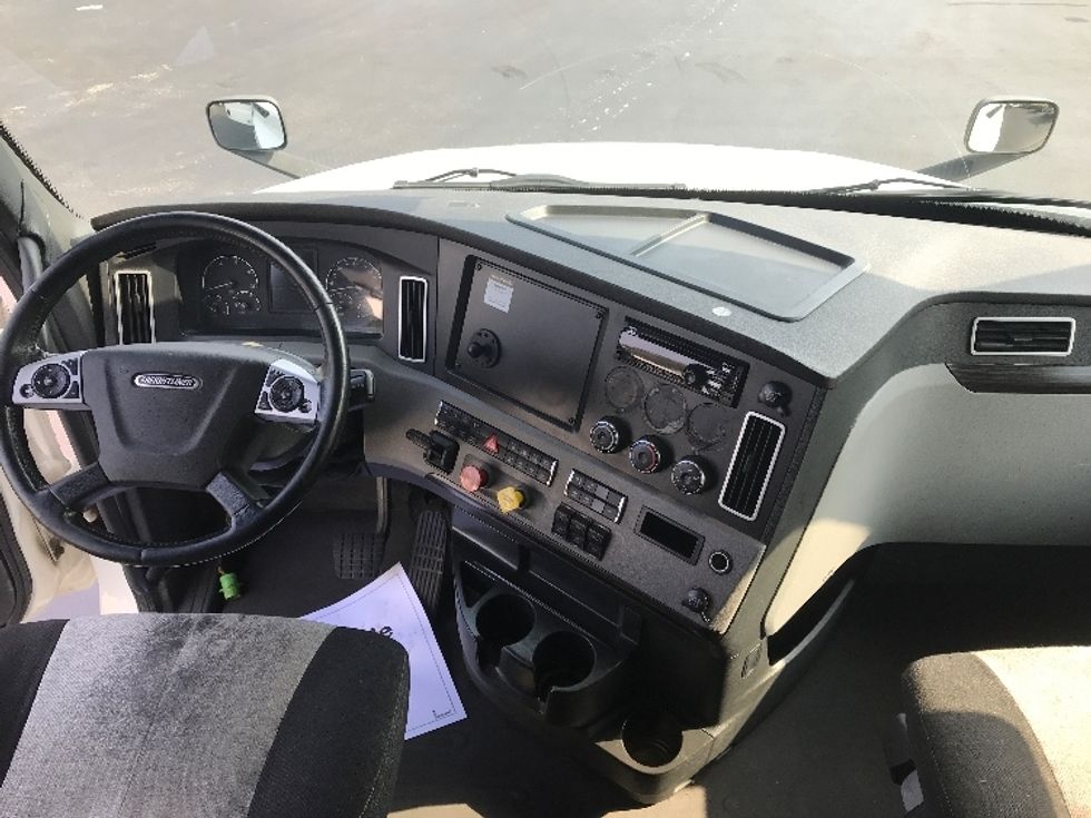 Sleeper Tractor-Heavy Duty Tractors-Freightliner-2020-T12664ST-Dayton-NJ-585,809\n\t\tmiles-$ 56,750 - Image 12
