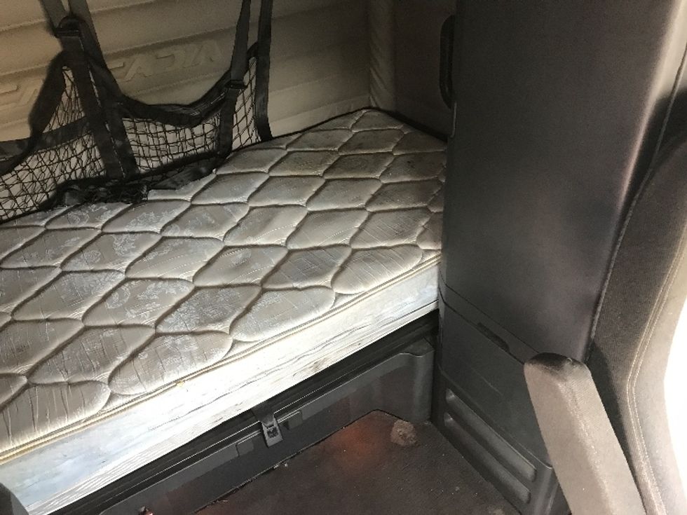 Sleeper Tractor-Heavy Duty Tractors-Freightliner-2020-T12664ST-Dayton-NJ-585,809\n\t\tmiles-$ 56,750 - Image 16