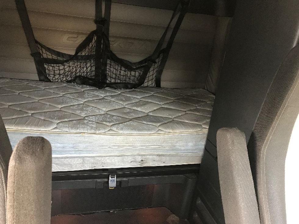 Sleeper Tractor-Heavy Duty Tractors-Freightliner-2020-T12664ST-Dayton-NJ-585,809\n\t\tmiles-$ 56,750 - Image 17