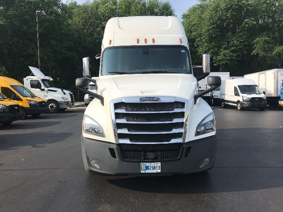 Sleeper Tractor-Heavy Duty Tractors-Freightliner-2020-T12664ST-Dayton-NJ-585,809\n\t\tmiles-$ 56,750 - Image 2