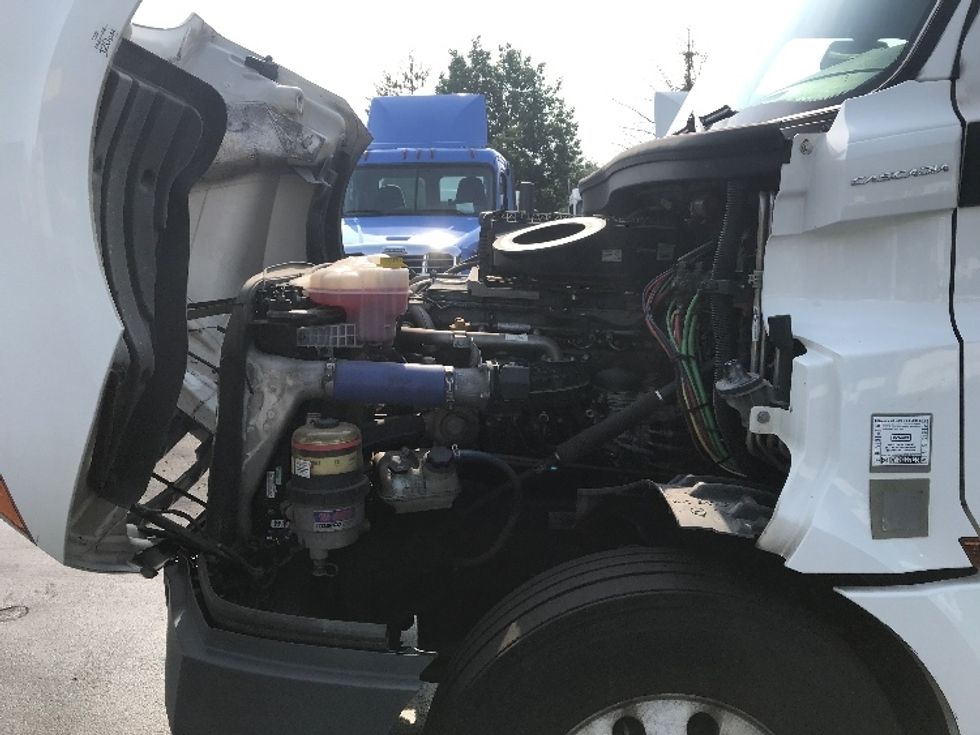 Sleeper Tractor-Heavy Duty Tractors-Freightliner-2020-T12664ST-Dayton-NJ-585,809\n\t\tmiles-$ 56,750 - Image 21