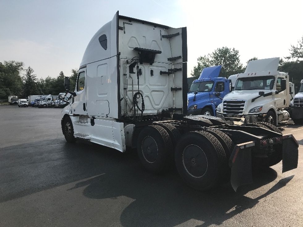Sleeper Tractor-Heavy Duty Tractors-Freightliner-2020-T12664ST-Dayton-NJ-585,809\n\t\tmiles-$ 56,750 - Image 5