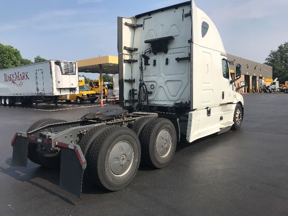 Sleeper Tractor-Heavy Duty Tractors-Freightliner-2020-T12664ST-Dayton-NJ-585,809\n\t\tmiles-$ 56,750 - Image 7