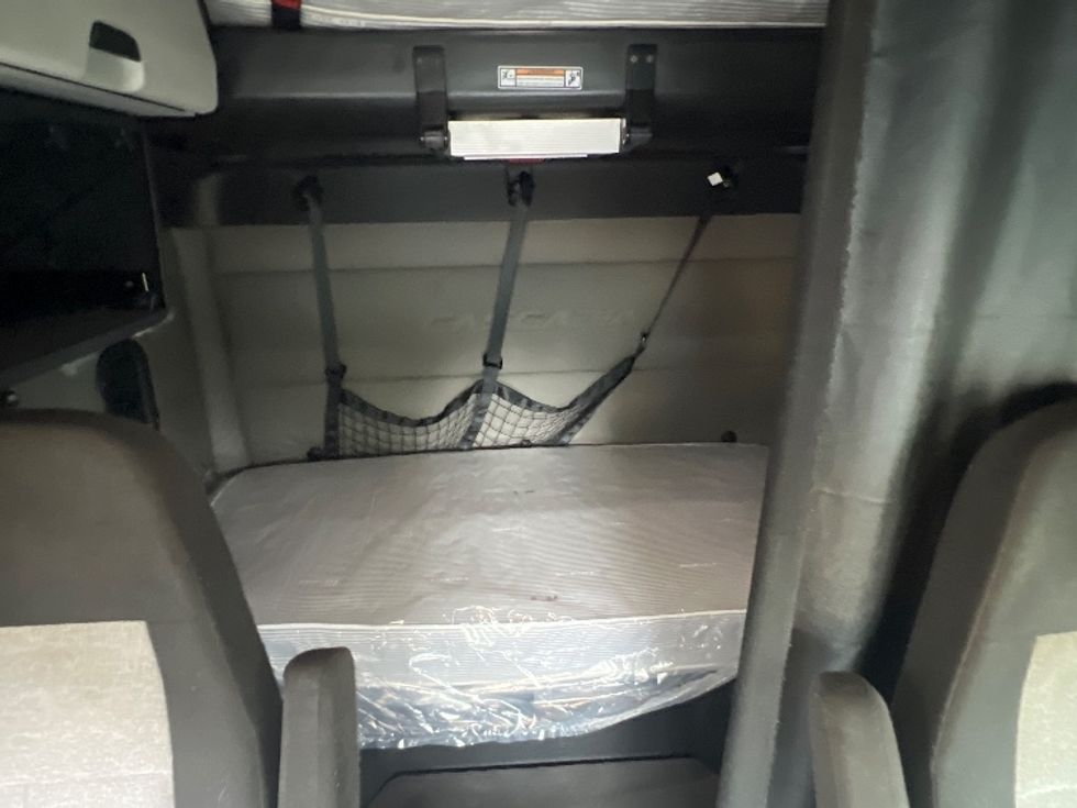 Sleeper Tractor-Heavy Duty Tractors-Freightliner-2020-T12664ST-Dayton-NJ-595,005\n\t\tmiles-$ 53,250 - Image 16