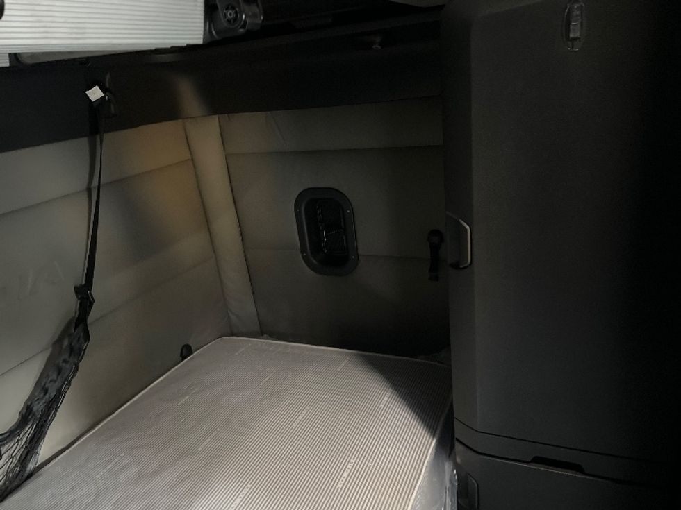 Sleeper Tractor-Heavy Duty Tractors-Freightliner-2020-T12664ST-Dayton-NJ-595,005\n\t\tmiles-$ 53,250 - Image 18