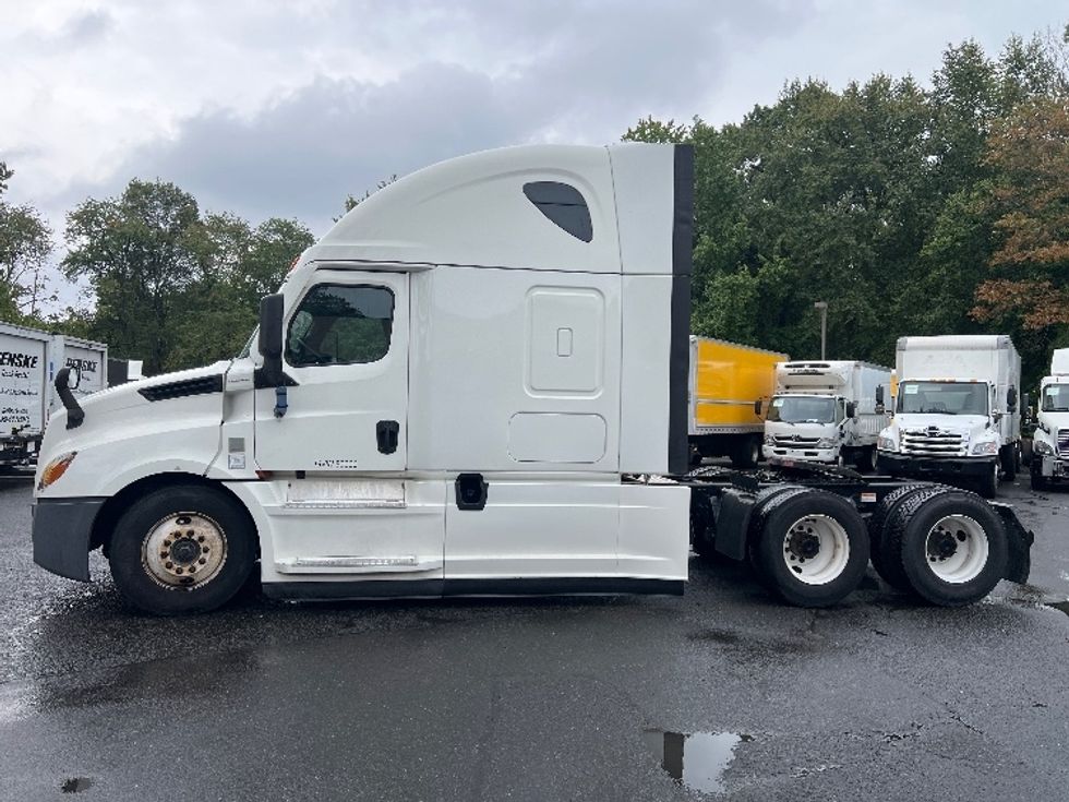 Sleeper Tractor-Heavy Duty Tractors-Freightliner-2020-T12664ST-Dayton-NJ-595,005\n\t\tmiles-$ 53,250 - Image 4